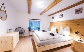 Moderne und gemütliche Ferienwohnung mit Terrasse und WALLBOX im FarmHouse Eckartsberg im Zittauer Gebirge